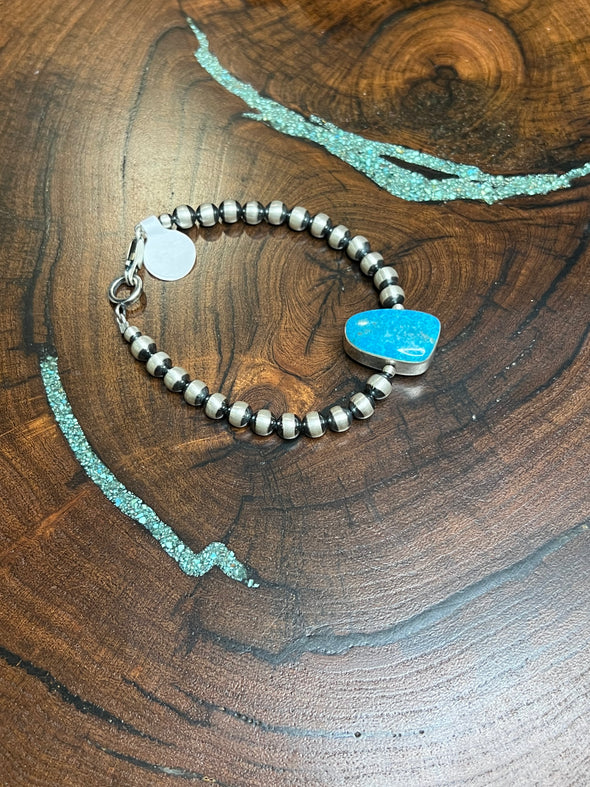 Navajo Pearl Bracelet 6mm with Turquoise Stone 1